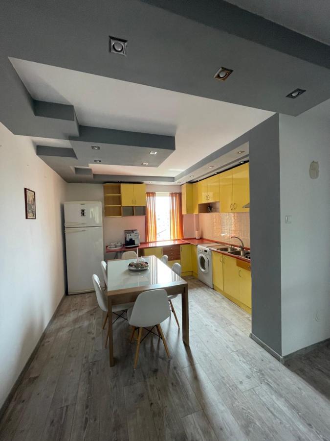 Lovely 3 Bedrooms Apartament Oradea Ngoại thất bức ảnh
