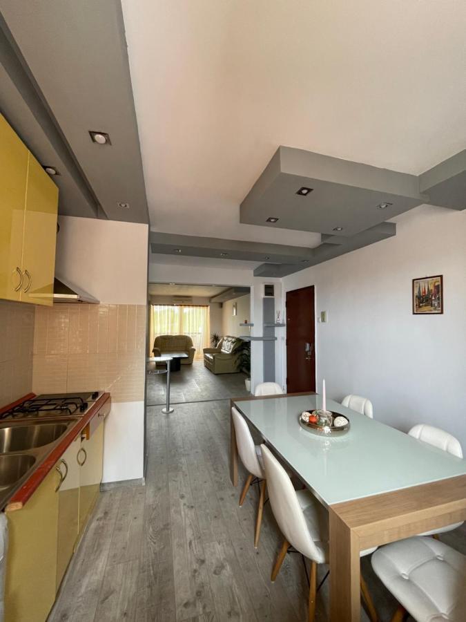 Lovely 3 Bedrooms Apartament Oradea Ngoại thất bức ảnh