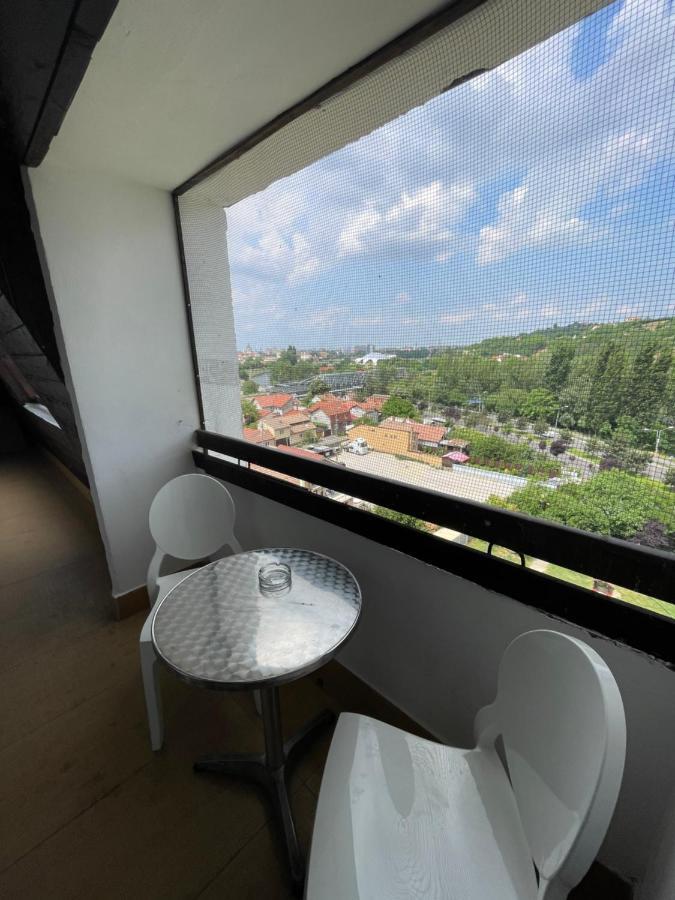 Lovely 3 Bedrooms Apartament Oradea Ngoại thất bức ảnh